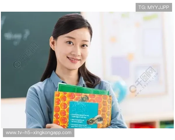 女教师打学生被迫道歉，职称晋升被否引热议，女老师打学生手掌