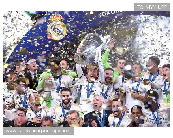 球员在欧冠赛后接受颁奖并发表感言,欧冠领奖 球员在欧冠赛后接受颁奖并发表感言,欧冠领奖