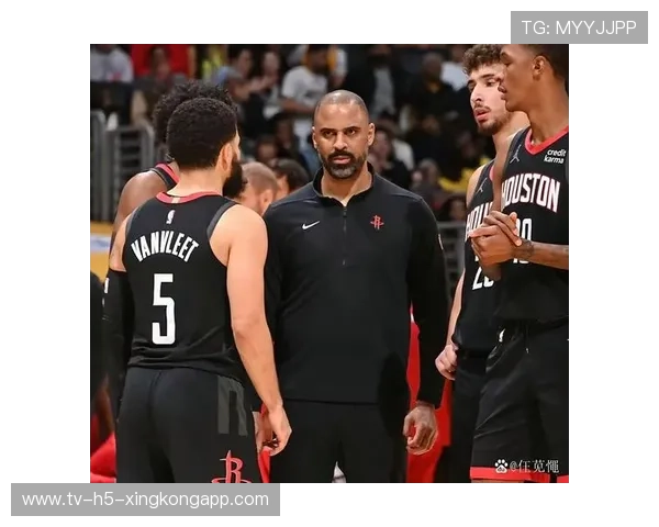 火箭年轻阵容爆发,主帅称“未来三年将迎来转折点” 火箭年轻阵容爆发,主帅称“未来三年将迎来转折点”