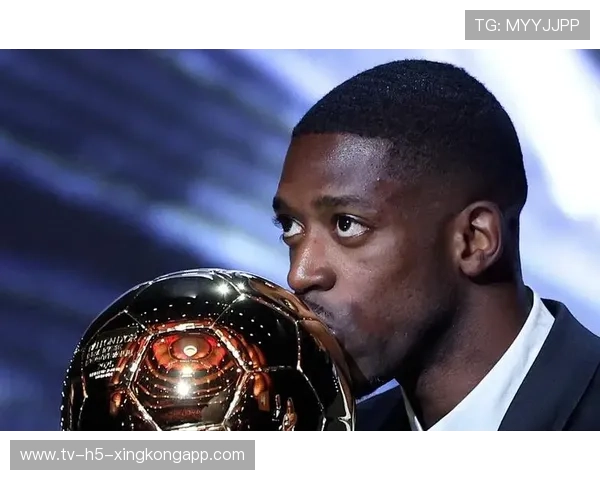 登贝莱泪洒领奖台!从巴萨罪人到金球巨星,登贝莱加盟巴萨转会费