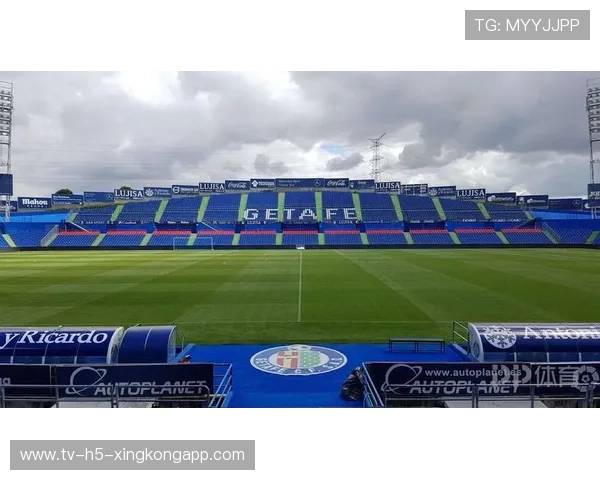 西甲球队利用边路宽度扩大空间制造杀机，足球西甲