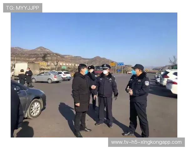 山东泰山祖马指挥防线站位,禁区内完全掌控 山东泰山祖马指挥防线站位,禁区内完全掌控